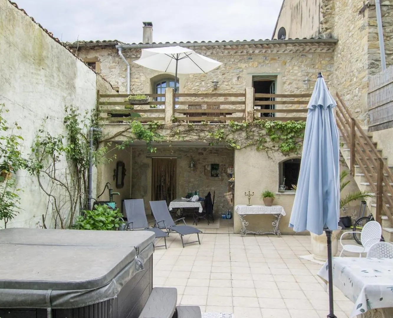 La Bastide Des Roses Villa 0*, La Bastide-sur-l'Hers France